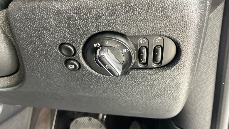 MINI Hatchback 1.5 Cooper Classic 5dr Auto Petrol Hatchback